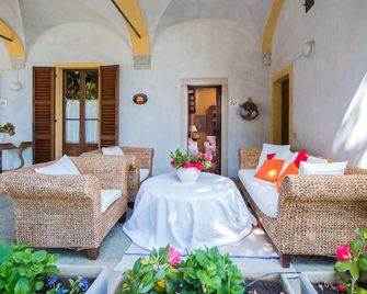 Villa Stresa Giglio - Apartment with shared pool - Massino Visconti - Binnenhof