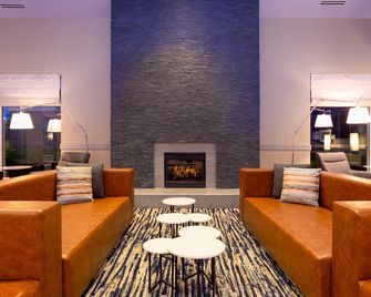 Hilton Garden Inn Milwaukee Northwest Conference Center - Milwaukee - Lounge
