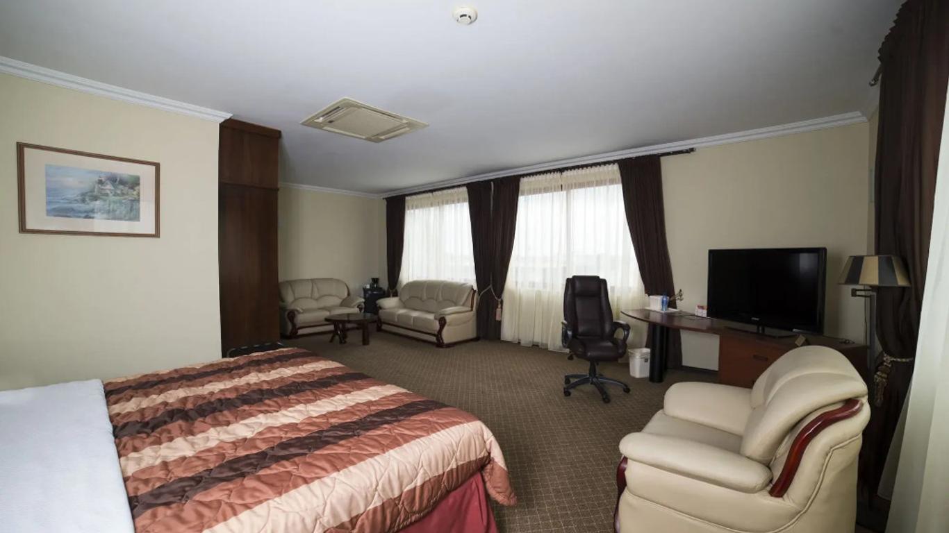 Hotel Elegance N.V.