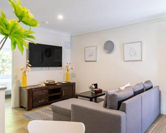 Lotus Stay Manly - Apartment 31F - Manly - Living room