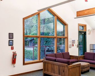 12 Room Autumn House Nature Lodge - Montour