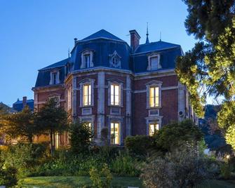 Logis Hotel Royal Saint-Mart - Руая - Будівля