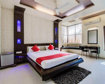 OYO 24838 Hotel Neelam - Amrāvati - Bedroom