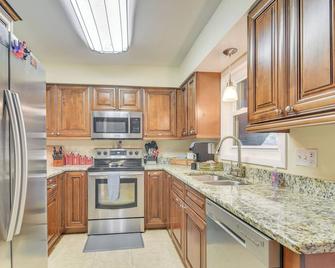 Pet-friendly Tampa Bay Getaway: Walk to the Water! - Oldsmar - Kitchen