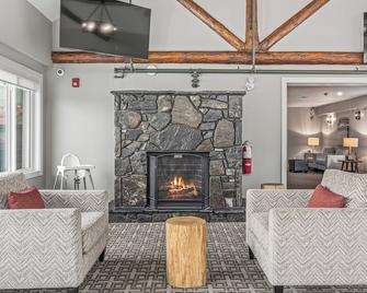 بيسكامب لودج - كانمور - غرفة معيشة