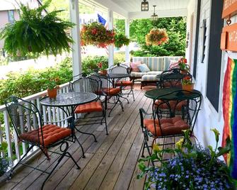 Bourne Bed & Breakfast - Ogunquit - Patio