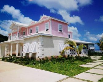 Spectacular 5 Bedroom Family Beach House w/staff/pool/seabreezes/beach access - Bathsheba - Building
