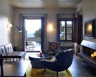 Kinsterna Hotel - Monemvasia - Living room
