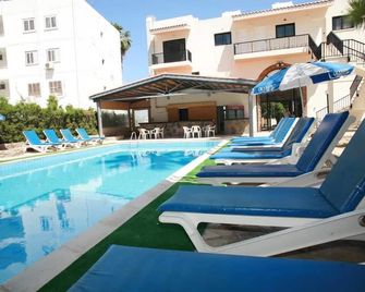 New York Plaza Hotel Apartments - Πάφος - Πισίνα