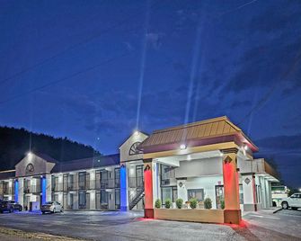 Super 8 by Wyndham Marion NC - Marion - Building