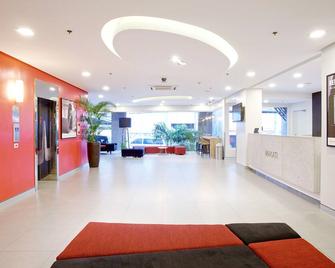 Red Planet Makati Avenue Manila - מאקאטי סיטי - לובי