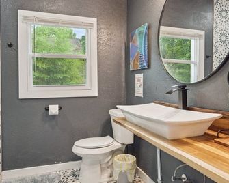 2BR Apt 8 min to Integris Monthly 15 Off #09 - Oklahoma City - Bathroom