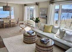 Gorgeous Views - Private Beachfront - Salem - Living room