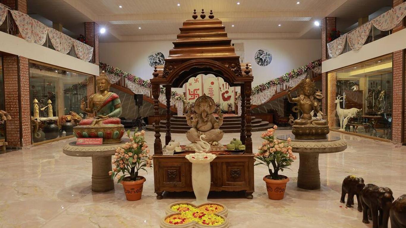 Hotel Sai Palkhi Niwara