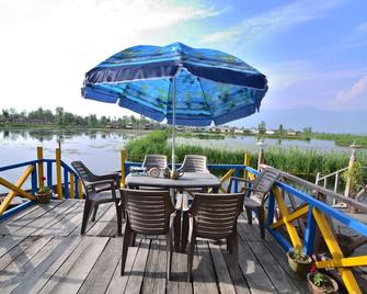Golden Hopes Group of Houseboats - Srinagar - Balcony