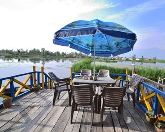 Golden Hopes Group of Houseboats - Srinagar - Balcony