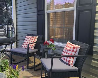 Cute 'n' Cozy, Pet Friendly Cottage! - Crestview - Parveke
