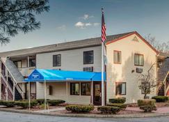 Rodeway Inn - Groton - Building