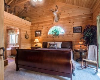 Two Master Suites, Great for 2 couples, Walking distance to Thunder Ridge Arena - Ridgedale - Bedroom