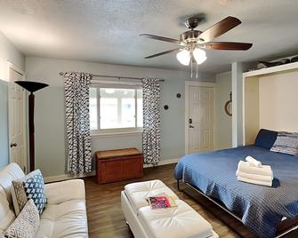 Cozy Coconut - Port Aransas - Bedroom
