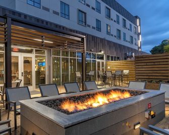 Courtyard by Marriott Charleston-North Charleston - North Charleston - Binnenhof