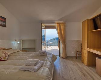 Le Marelle - Furore - Camera da letto