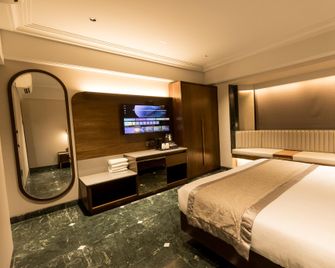 Sai Leela Hotel - Mumbai - Bedroom