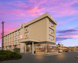 Best Western Voyageur Place Hotel - Newmarket - Gebouw