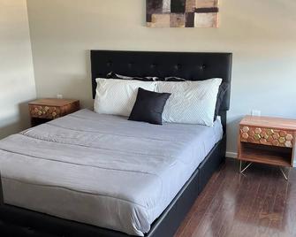Cozy 1-bedroom apartment in fabulous Irving with WiFi, AC - Irving - Bedroom
