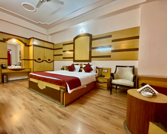 Hotel Sandhya Palace - Manali - Bedroom