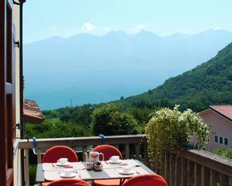 Apartment in a lovely renovated residential complex in the Prabione district - Campione del Garda - Balcony