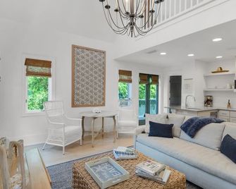 Private Beach/Pool Access-Ultimate Getaway-Gulf Views-Steps To Beach-2 Bikes - Rosemary Beach - Living room