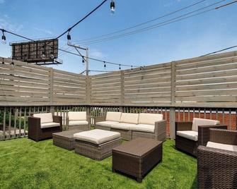 3 Flat Building Downtown - With Private Patios - Chicago - Patio
