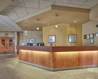 Neighbourhood Inn Hotels in Bonnyville - Бонівіл - Рецепція