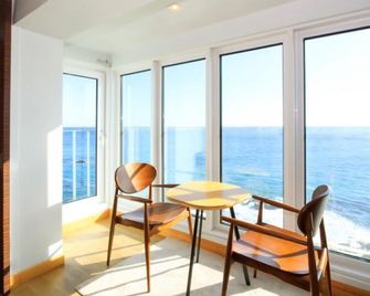 피렌체고궁 펜션 - 울진 - 다이닝룸