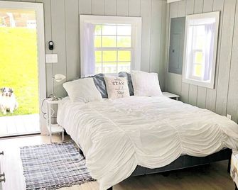Bline Family Farm Cottage - Burkesville - Bedroom
