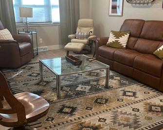Little Apple Abode - within walking distance to Bill Family Snyder Stadium - Manhattan