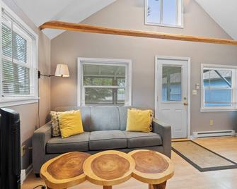Sunset Shores - Tiger Lily Cabin #5 by Simple Life Rentals - Baileys Harbor - Obývací pokoj
