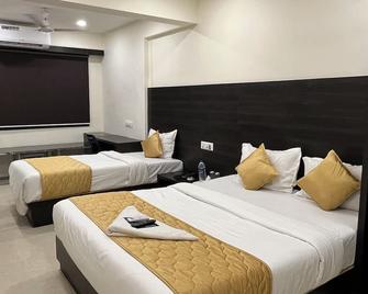 Windflower Regency - Near Kokilaben Hospital - Mumbai - Bedroom