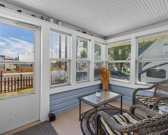 The Cottage - John Day - Balcony