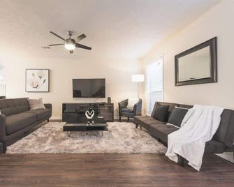 2br Townhome - Sleeps 5 - Near Ga Horse Park - Conyers - Sala de estar