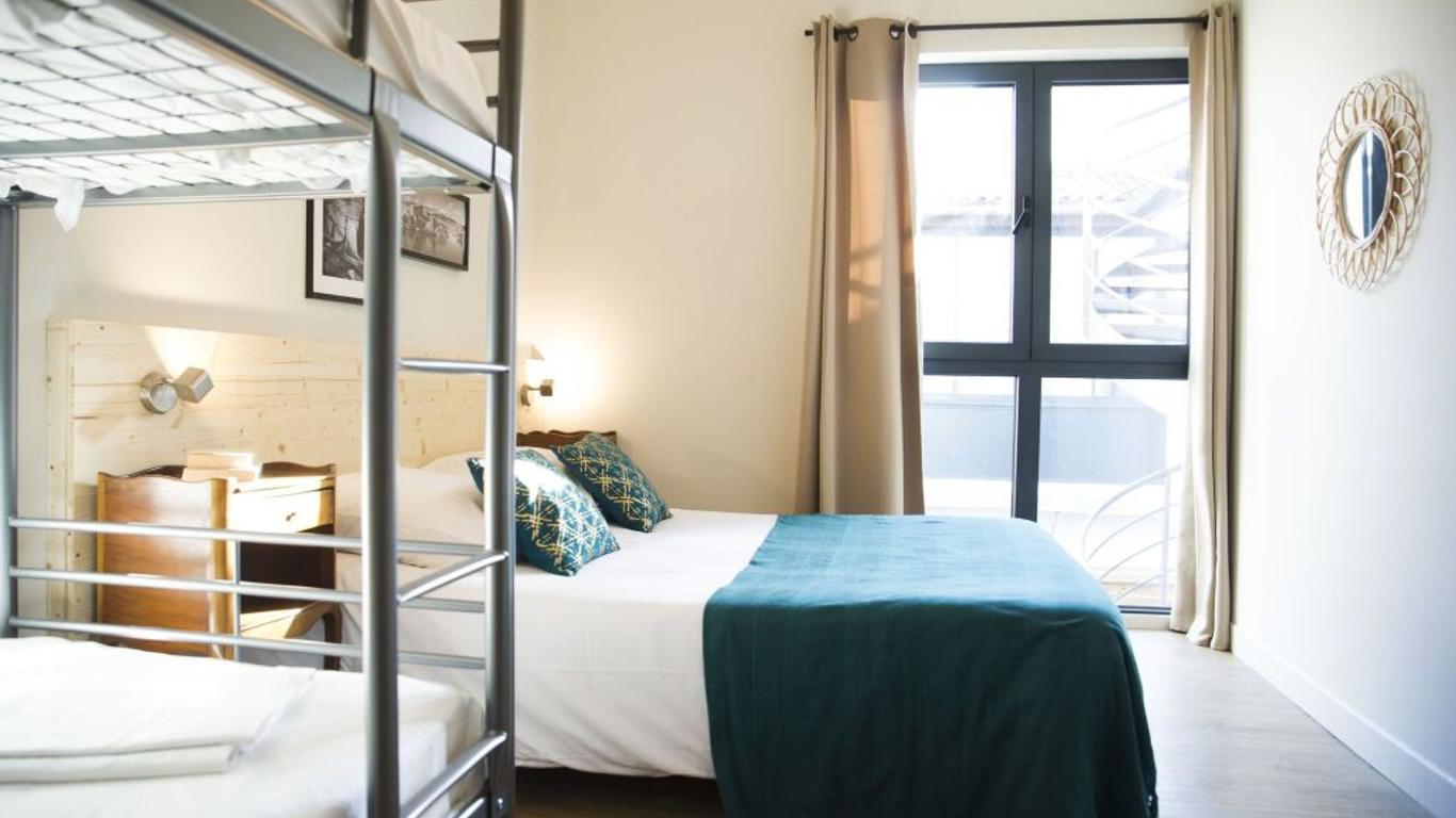 Georges Hostel & Café