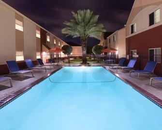 TownePlace Suites by Marriott Lake Jackson Clute - Clute - Piscina