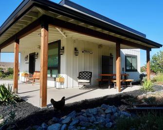 Charming 1-bedroom guest Casita nestled in central Arizona. - Mayer - Patio