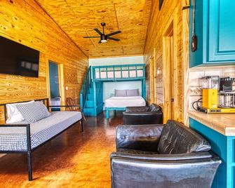 Quiet And Relaxing Cabin - Beautiful Frio River Frontage On 26 Acres - Rio Frio - Bedroom