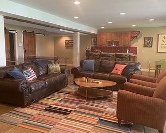 5 Bedrooms, Lake Living at its best! - Fryeburg - Lounge