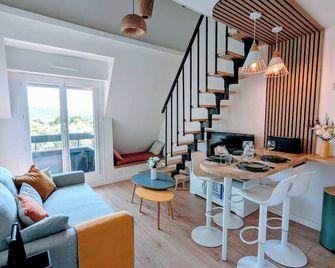 Duplex proche de la plage avec blacon vue mer et espace cinéma - Villers-sur-Mer - Wohnzimmer