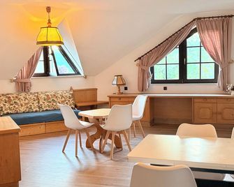 In & Out boarding house comfort for four XL rooms - Stolberg - Essbereich