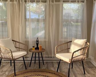 Hudson Haven - Hudson - Phòng khách