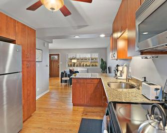 Scenic 1br Apt In Arlington Heights - Arlington Heights - Kitchen